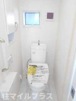 【トイレ】 | 郡山市本町2丁目新築一戸建て2棟 | 清潔感のあるトイレです