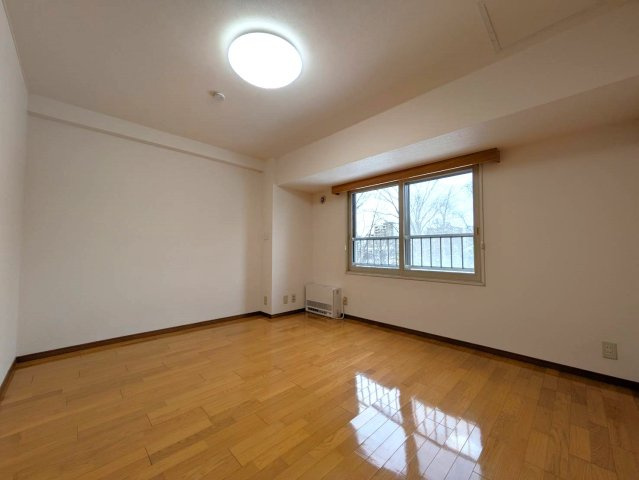 【洋室】 | パシフィック近代美術館前