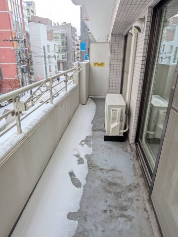 【バルコニー】 | パシフィック近代美術館前