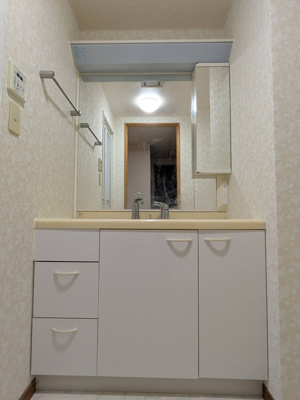 【独立洗面台】 | パシフィック近代美術館前