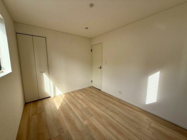 クレイドルガーデン那覇市識名 第３・１号棟の洋室