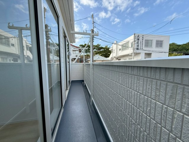 クレイドルガーデン那覇市識名 第３・１号棟のバルコニー|二部屋続きの幅広バルコニー