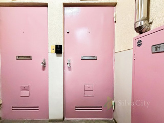 【その他共用部分】 | 新宿ローヤルコーポ | 玄関ドア