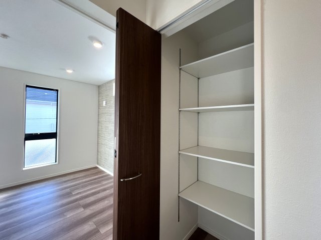 誰もが住みたい湘南台～静かに電車を眺める暮らし～【藤沢市湘南台４丁目新築戸建】の収納|収納スペース豊富です