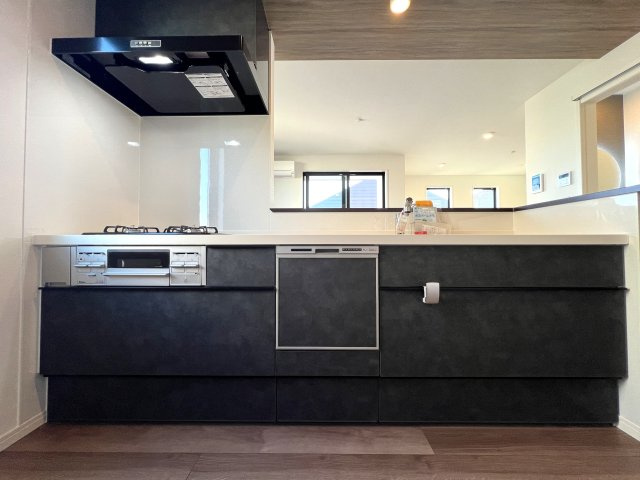 誰もが住みたい湘南台～静かに電車を眺める暮らし～【藤沢市湘南台４丁目新築戸建】のキッチン|きれいなキッチンです