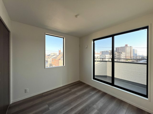 誰もが住みたい湘南台～静かに電車を眺める暮らし～【藤沢市湘南台４丁目新築戸建】の洋室|個人の部屋や寝室として使える洋室です