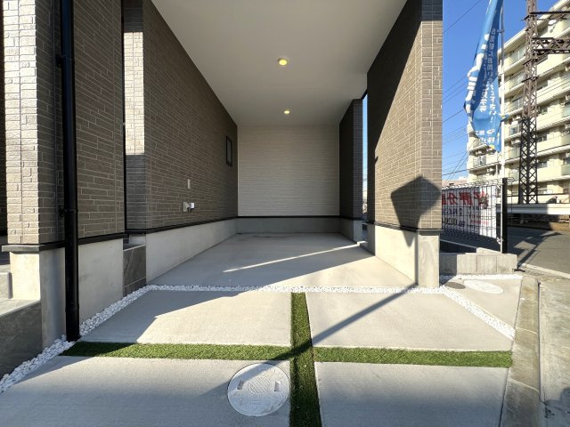 誰もが住みたい湘南台～静かに電車を眺める暮らし～【藤沢市湘南台４丁目新築戸建】の駐車場|駐車場があるので、車を買う予定の方も安心です