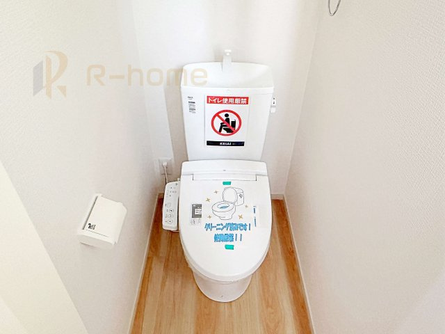 土浦市上高津2期　新築戸建て　1号棟のトイレ|温水洗浄便座付きのトイレ。
トイレが２ヵ所設置で朝の忙しい時間でも安心です。