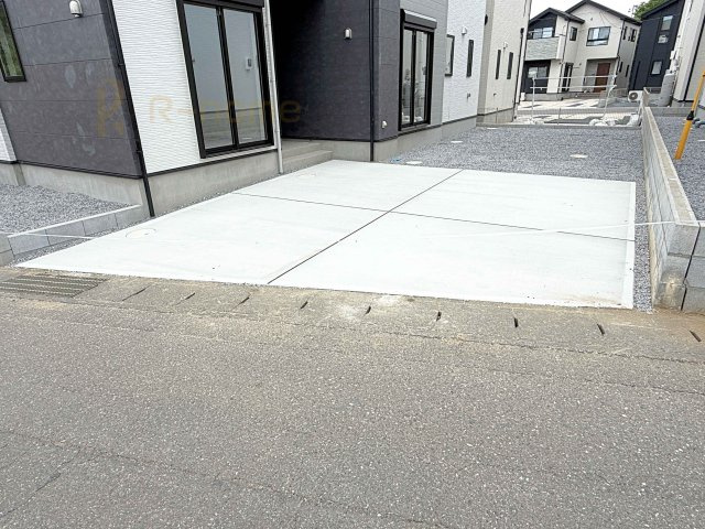 土浦市上高津2期　新築戸建て　1号棟の駐車場|カースペースは2台お停めいただけます♪