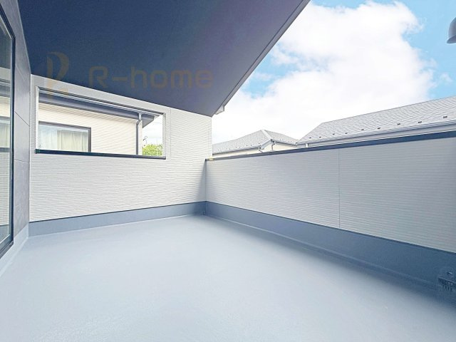 土浦市上高津2期　新築戸建て　1号棟のバルコニー|急な雨でも安心のインナーバルコニー♪忙しいご夫婦も大満足♪