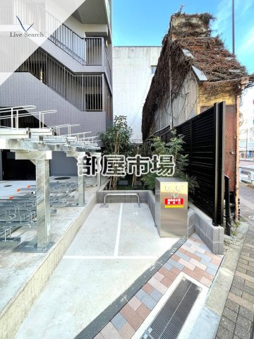 コンフォリア・リヴ根岸二丁目のその他共用部分|バイク置場