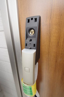 【防犯設備】 | 【仲介手数料無料！！】多摩市桜ケ丘1丁目　新築戸建て（全2棟）1号棟　6290万円 | 玄関扉はカードキー対応