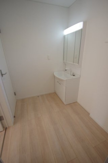 【脱衣所】 | 【仲介手数料無料！！】多摩市桜ケ丘1丁目　新築戸建て（全2棟）1号棟　6290万円 | 洗面所