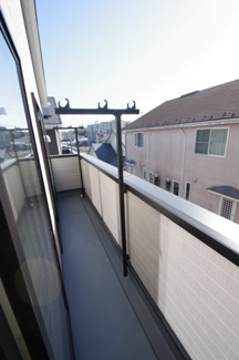 【バルコニー】 | 【仲介手数料無料！！】多摩市桜ケ丘1丁目　新築戸建て（全2棟）1号棟　6290万円