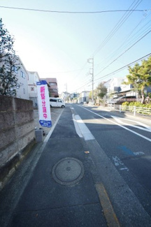 【前面道路含む現地写真】