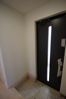 【玄関】 | 【仲介手数料無料！！】多摩市桜ケ丘1丁目　新築戸建て（全2棟）2号棟　6090万円