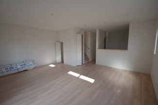 【居間・リビング】 | 【仲介手数料無料！！】多摩市桜ケ丘1丁目　新築戸建て（全2棟）2号棟　6090万円 | LDK20帖