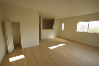 【居間・リビング】 | 【仲介手数料無料！！】多摩市桜ケ丘1丁目　新築戸建て（全2棟）2号棟　6090万円