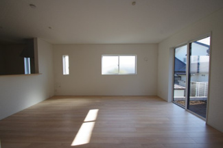 【居間・リビング】 | 【仲介手数料無料！！】多摩市桜ケ丘1丁目　新築戸建て（全2棟）2号棟　6090万円