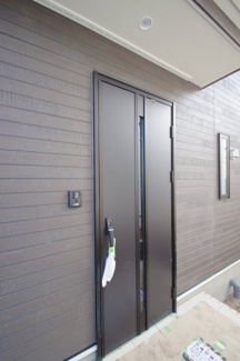 【エントランス】 | 【仲介手数料無料！！】多摩市桜ケ丘1丁目　新築戸建て（全2棟）2号棟　6090万円