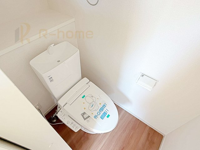 土浦市上高津2期　新築戸建て　3号棟のトイレ|温水洗浄便座付きのトイレ。
トイレが２ヵ所設置で朝の忙しい時間でも安心です。