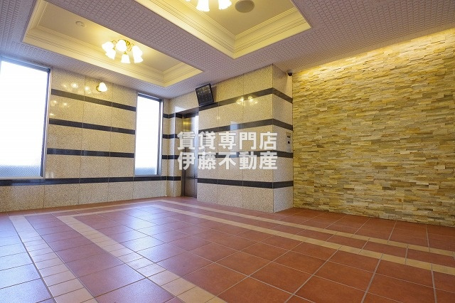 RAFFLE OZONEのロビー