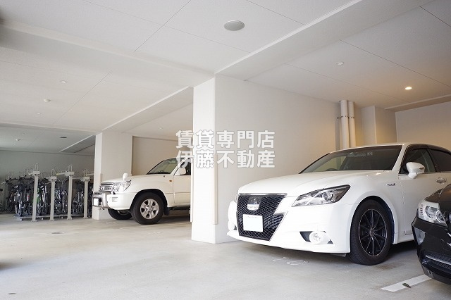 RAFFLE OZONEの駐車場