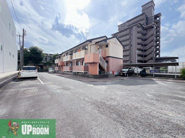 リバーヒルズ南棟の駐車場