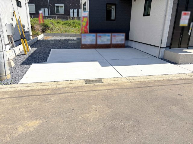 土浦市上高津2期　新築戸建て　4号棟の駐車場|カースペースは2台お停めいただけます♪