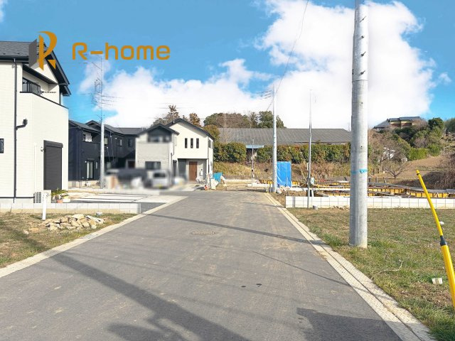 土浦市上高津2期　新築戸建て　4号棟の前面道路含む現地写真|『今から見たい！』大歓迎です♪
お気軽にＲ－ｈomeまでお問い合わせください。