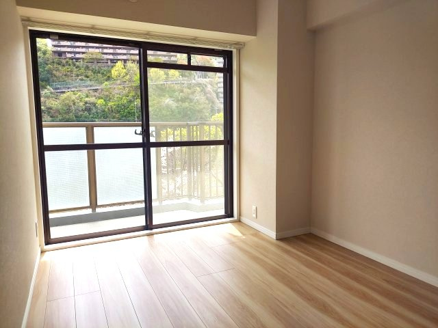 ローズハイツ宝塚の洋室|洋室約5.5帖