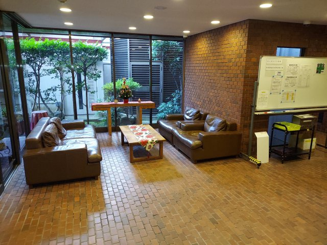 ローズハイツ宝塚のエントランス|エントランス内