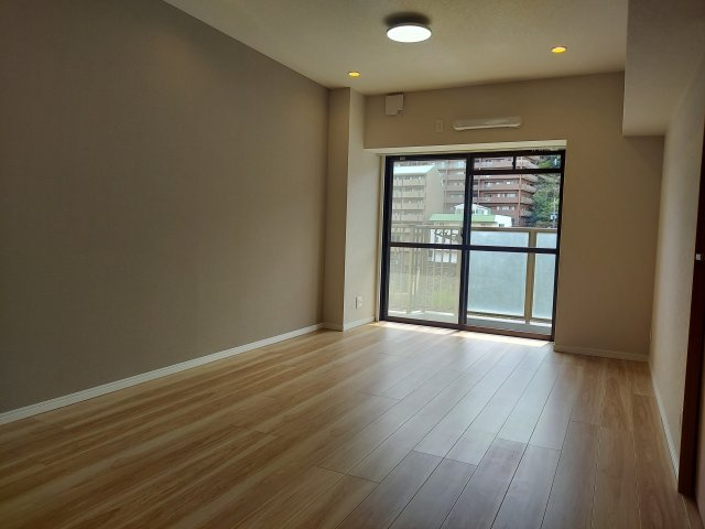 ローズハイツ宝塚のエントランス|エントランス内