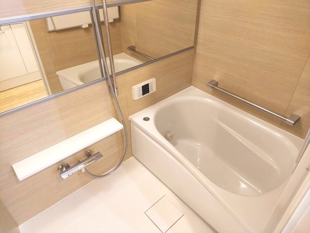 ローズハイツ宝塚の浴室|浴室乾燥機付き