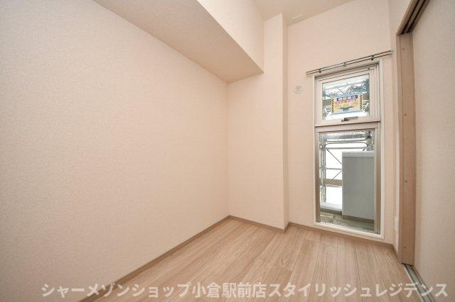 ＰＬＡＣＥ　ＣＯＵＲＴの居間・リビング