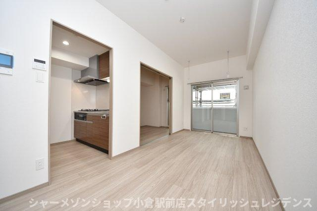 ＰＬＡＣＥ　ＣＯＵＲＴの居間・リビング