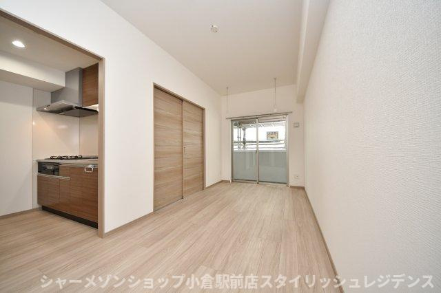 ＰＬＡＣＥ　ＣＯＵＲＴの居間・リビング