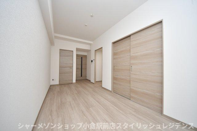 ＰＬＡＣＥ　ＣＯＵＲＴの居間・リビング