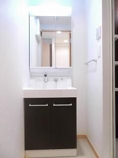 メゾンド・シャルマンの独立洗面台