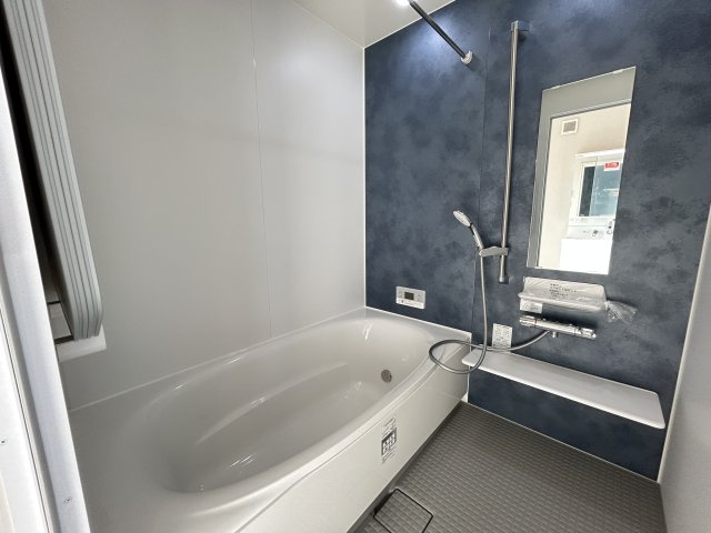 南国市大そね甲未使用一戸建ての浴室|重厚感のある浴室☆広い浴槽で疲れを癒しましょう♪浴室乾燥機付きなので雨の日も安心です。