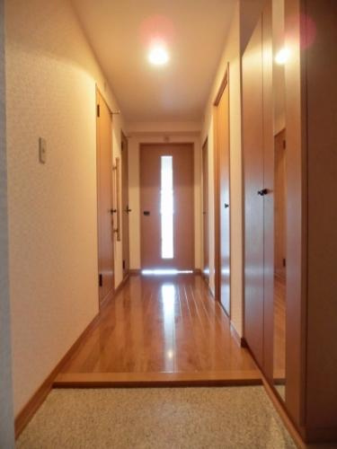 シャルマン塔原の玄関