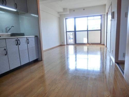 シャルマン塔原の居間・リビング