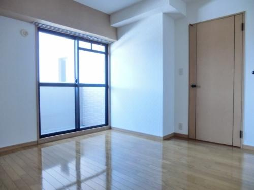 シャルマン塔原の洋室