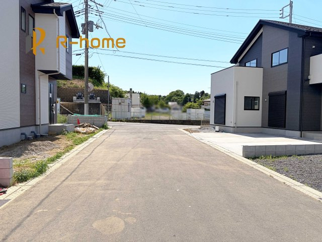 土浦市上高津2期　新築戸建て　6号棟の前面道路含む現地写真|堂々！建物完成♪実際のお部屋をご見学可能です♪
ご見学が一番の資料！お気軽にお問い合わせ下さい♪