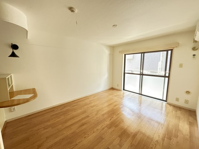 ハイツ松戸Ⅱの居間・リビング