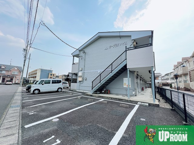 サープラスハイムの駐車場