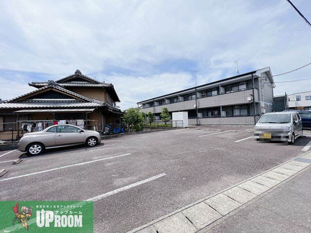 サープラスハイムの駐車場