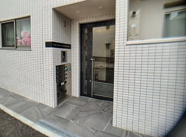 グランメール春日野道のエントランス