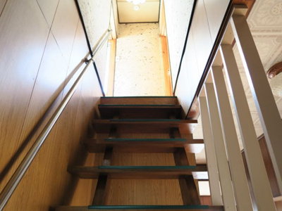 【内装】 | 八本町貸家 | 手すりがついていて安心ですね。