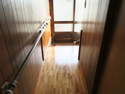 【その他】 | 八本町貸家 | お部屋の随所に手すり付です。